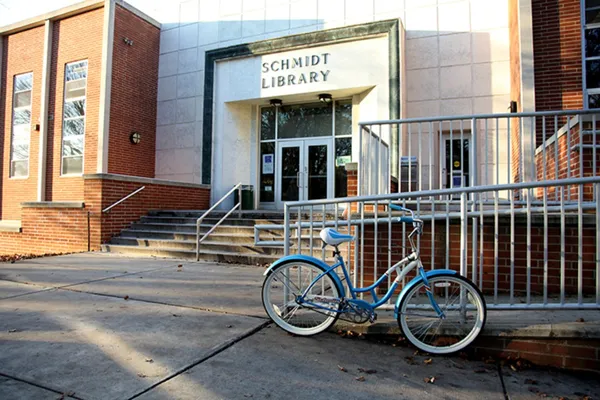 Bike parked in front of the Schmidt Library at York College.
